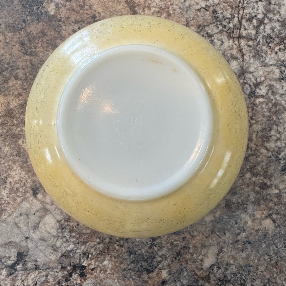 Vintage Pyrex Yellow Mixing Bowl - Picture 4 of 11